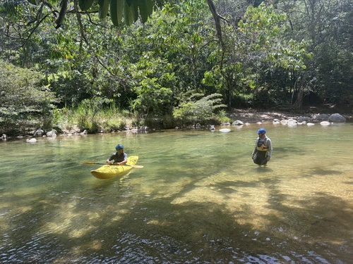 2 kayakers in the introductory kayak course, going down the Santo Domingo River