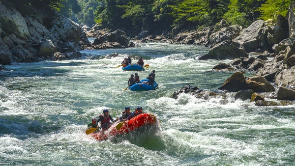Three rafts in the rapids of the Rio Verde