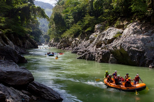 Expedition on the Samana river with rafts and kayaks in the huge remote canyons of the Samaná