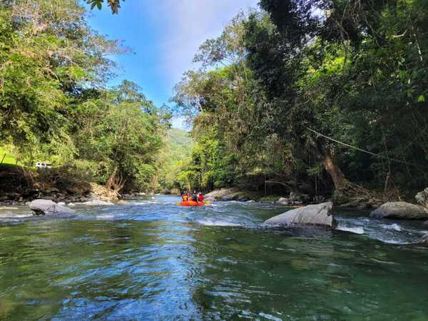 Raft on the santo domingo river surrounded by jungle and nature