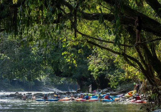 group of kayakers in the introductory kayak course